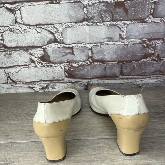 Salvatore Ferragamo Beige Leather Cap Toe Leather VTG Heels Women 7B US/37.5EU - Picture 9 of 15